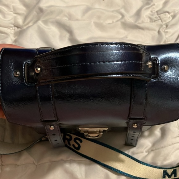 EUC Michael Kors Manhattan Crossbody Handbag Silver Blue metallic small $298 - Picture 4 of 10